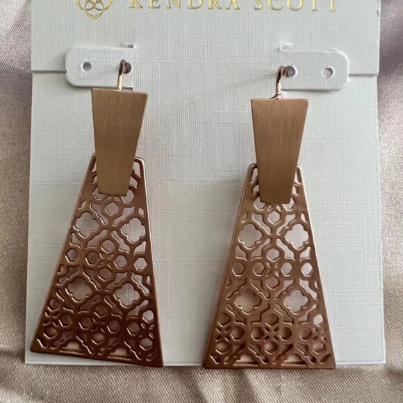 Kendra Scott Stud Earrings - Picture 2 of 6